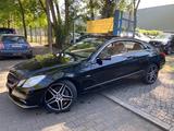 Mercedes-Benz E 350 E -Klasse Coupe E 350 CGI BlueEfficiency - Mercedes-Benz E 350 aus 2010: Coupe