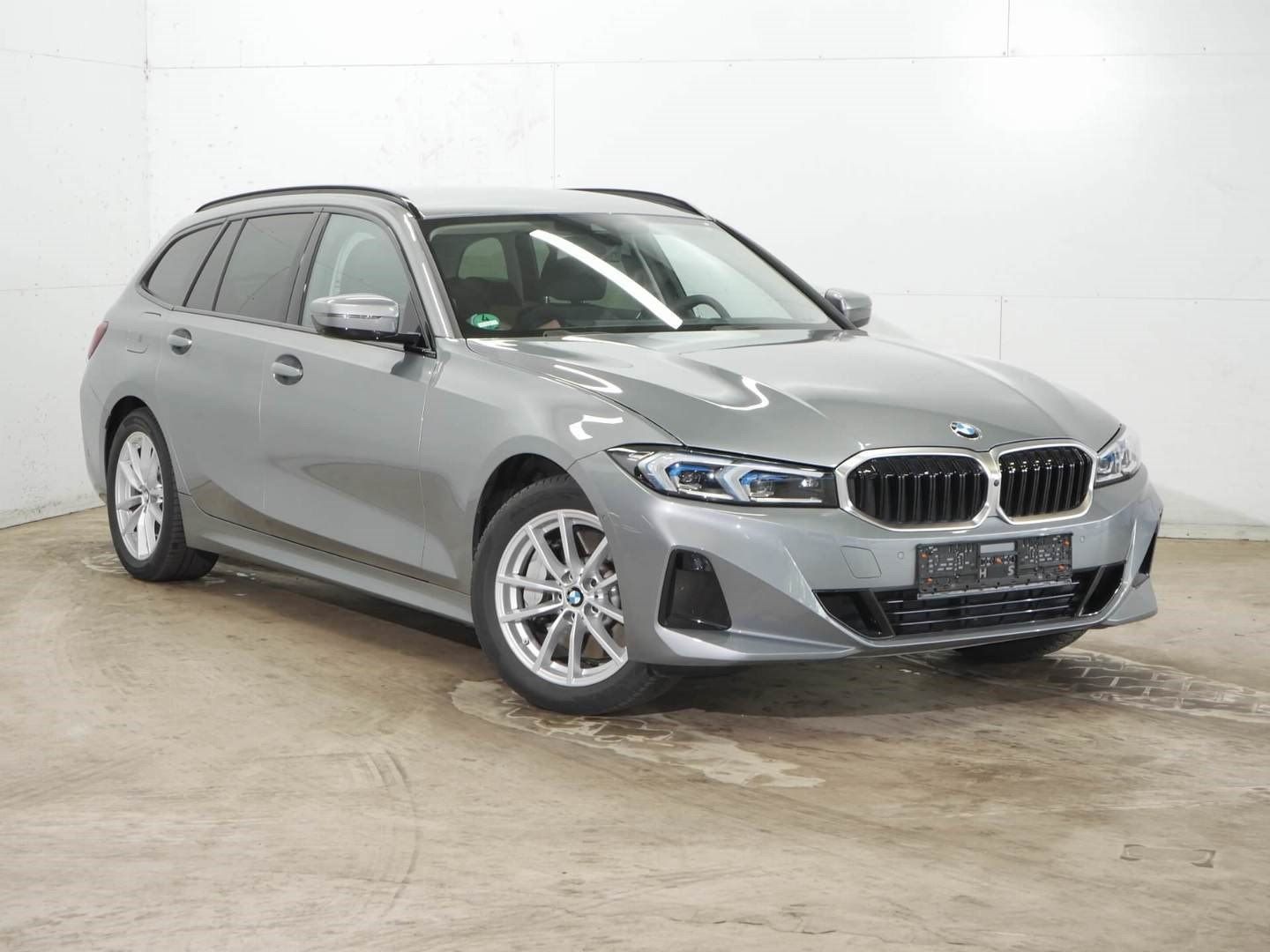 Fahrzeugabbildung BMW 330i xDrive |Komfortzugang |AHK |Harman Kardon