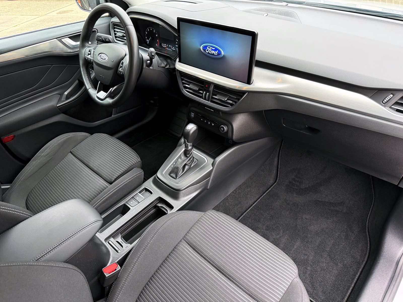 Fahrzeugabbildung Ford Focus Turnier 1.0 EB Titanium AHK ACC KAM B&O BT
