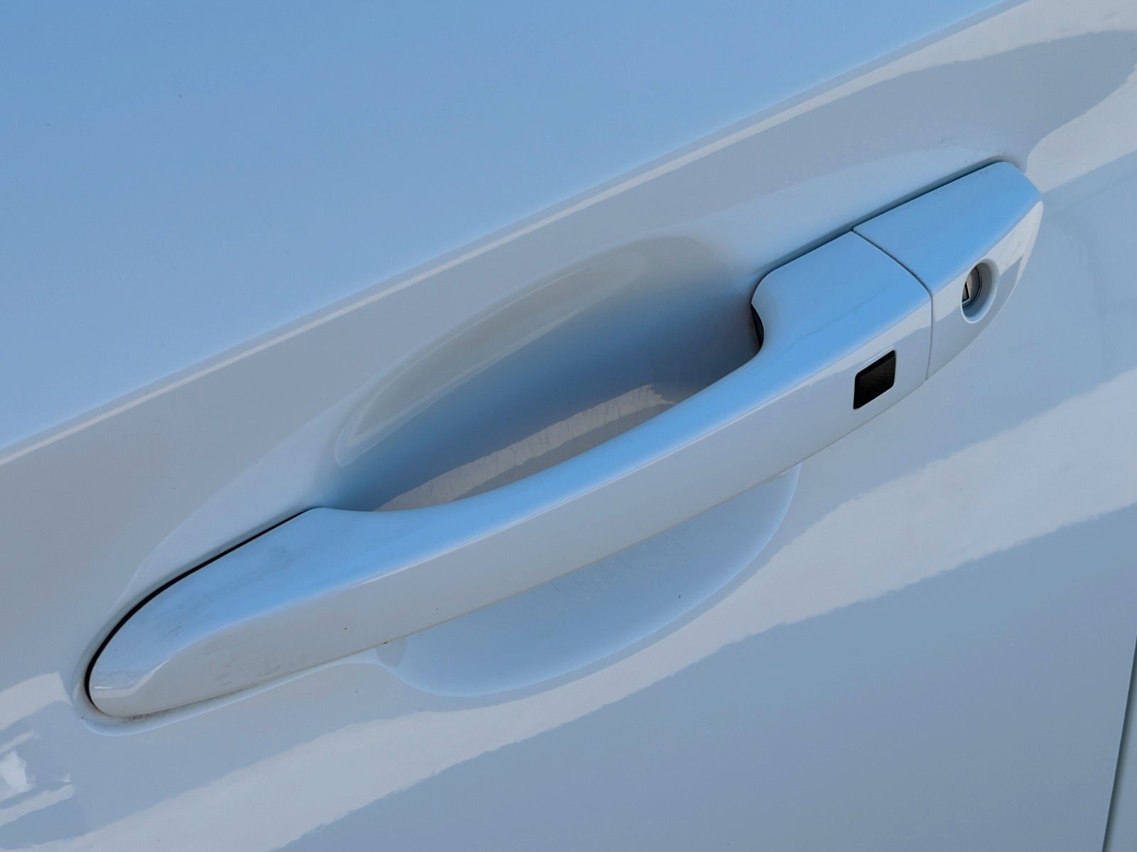 Fahrzeugabbildung Hyundai KONA E Select ACC PDC LFA LKA SHZ LHZ CarPlay