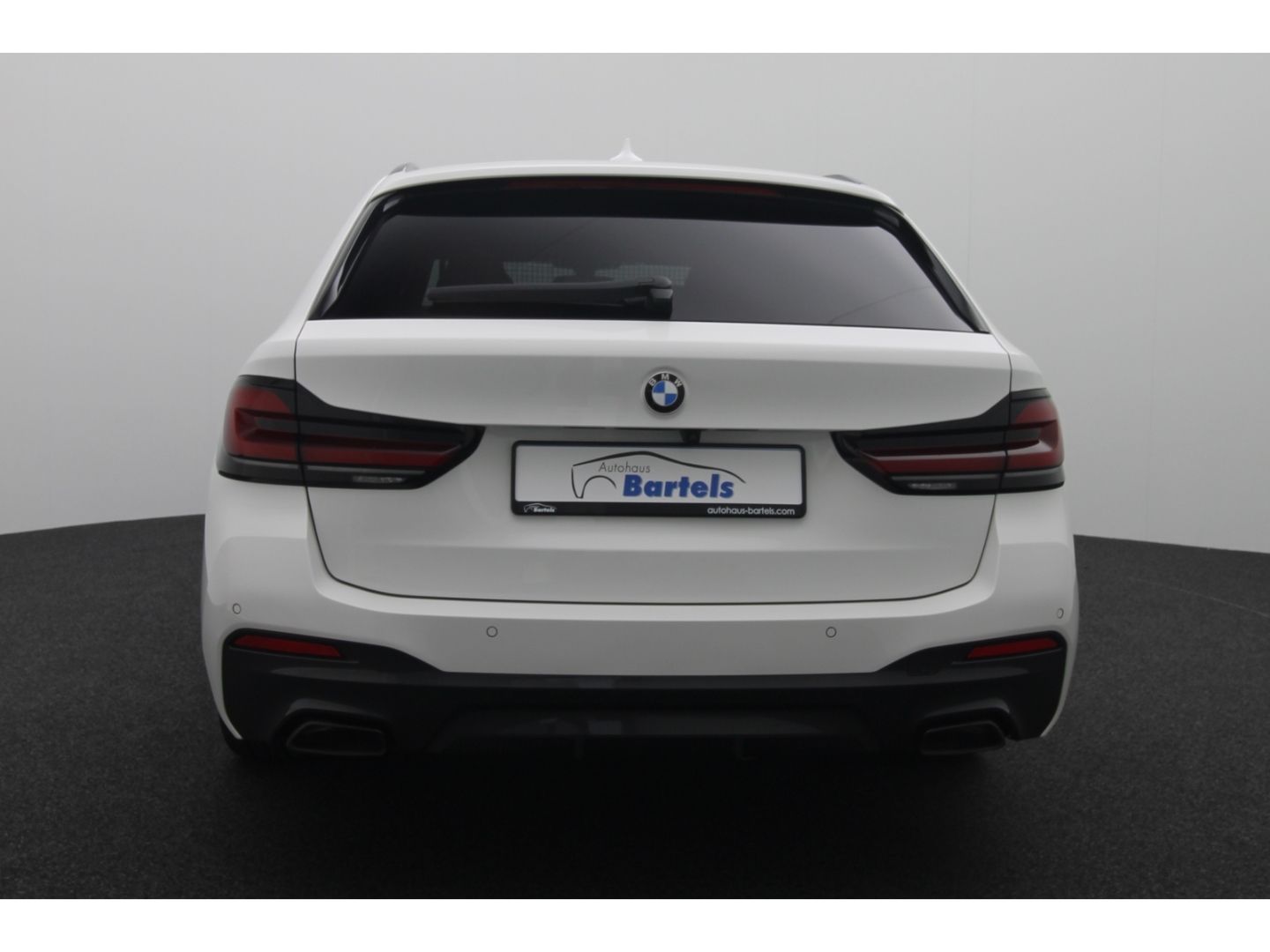 Fahrzeugabbildung BMW 540 d xDrive M Sport Touring Park-Assistent AHK