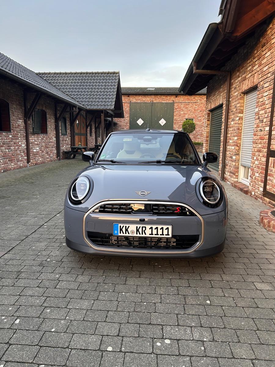 MINI Cooper S Cabrio S Cabrio Favoured Trim Stept...