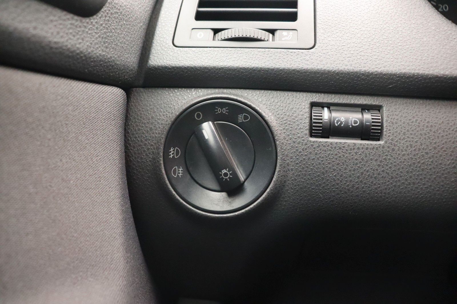 Fahrzeugabbildung Volkswagen Polo IV 1.4 Tour AUTOMATIK AHK KLIMA SHZ