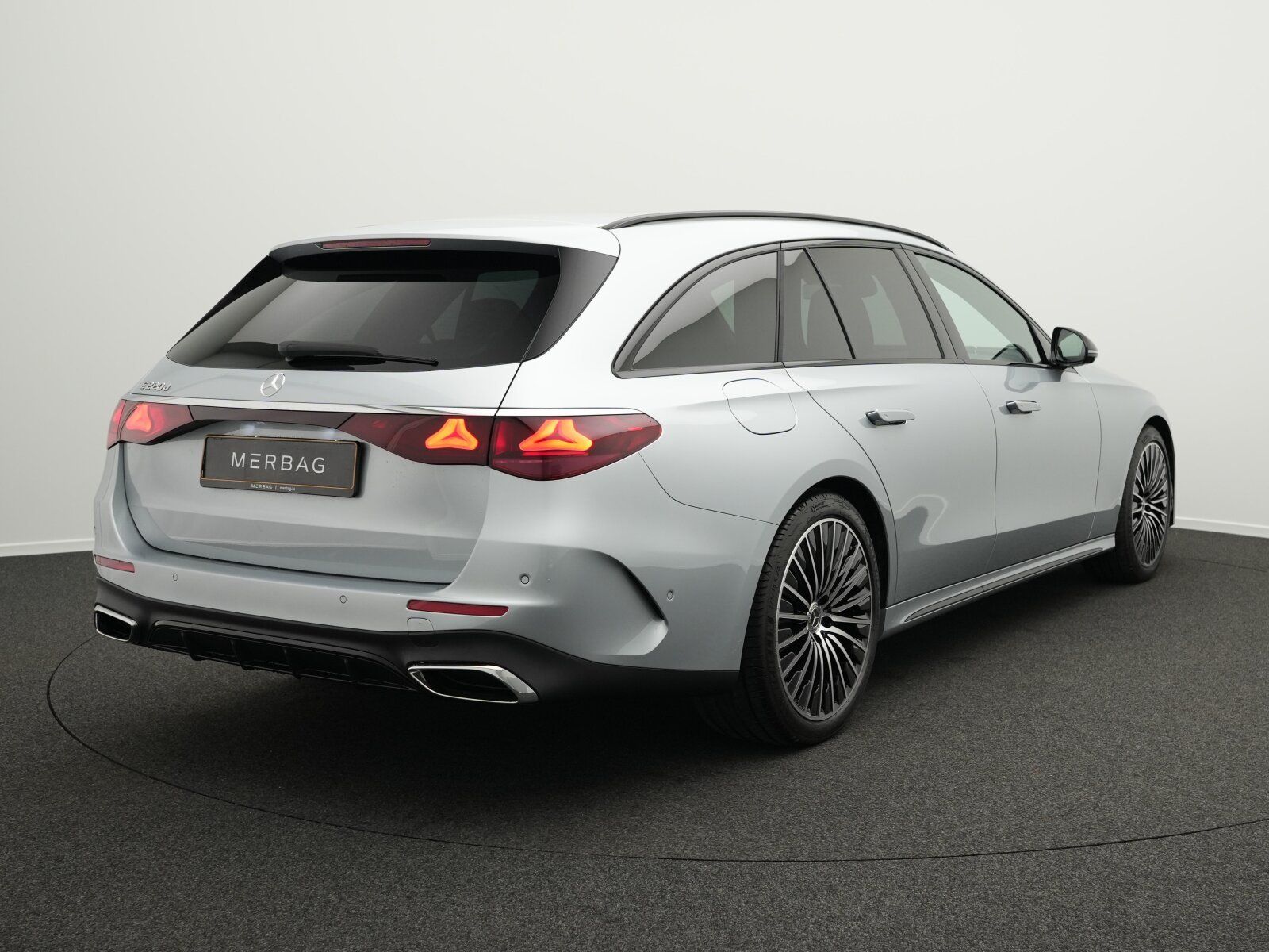 Mercedes-Benz E 220 d T-Modell imagem 3