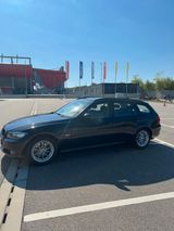 BMW 318i Touring - Sehr gepflegt Xenon Navi Pano Aut - BMW 318 aus 2010: Kombi, 318i