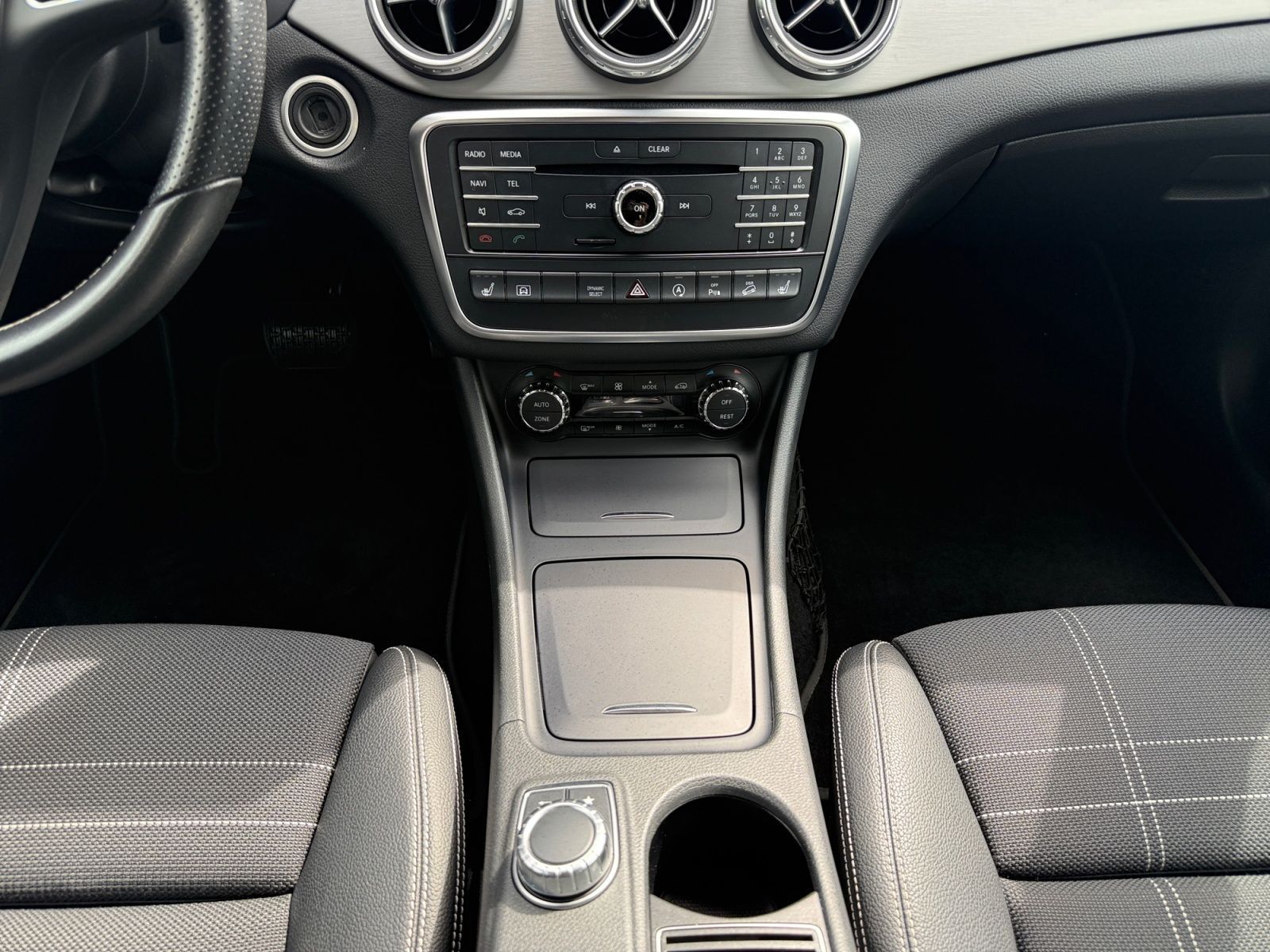Fahrzeugabbildung Mercedes-Benz GLA 250 Score 4Matic RFK PANO MEMORY