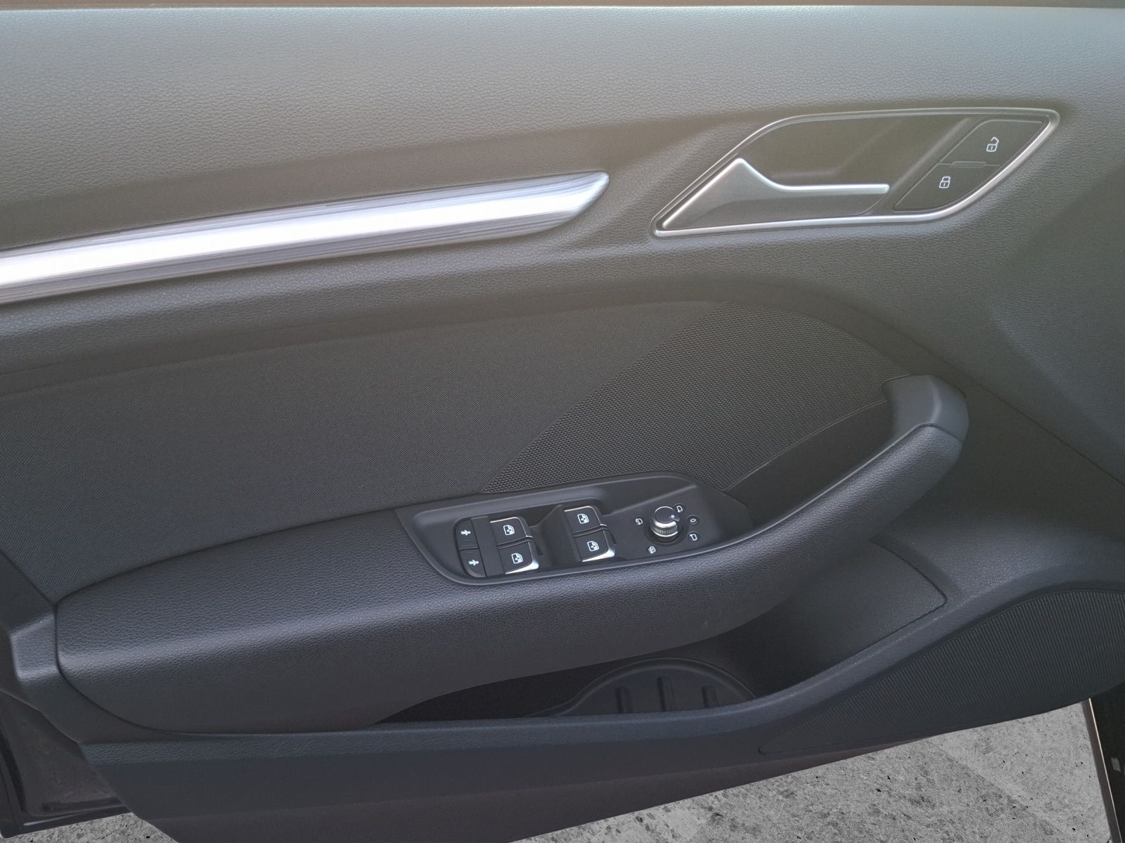 Fahrzeugabbildung Audi A3 Sportback 35 TFSI sport LED Navi GRA PDC SH 1