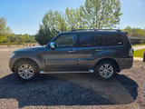 Mitsubishi Pajero - graue Mitsubishi Pajero