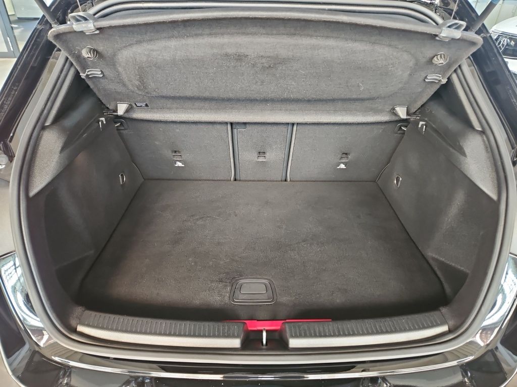 Fahrzeugabbildung Mercedes-Benz A 250 e AMG Night Navi HUD LED Sound SHZ Ambie.