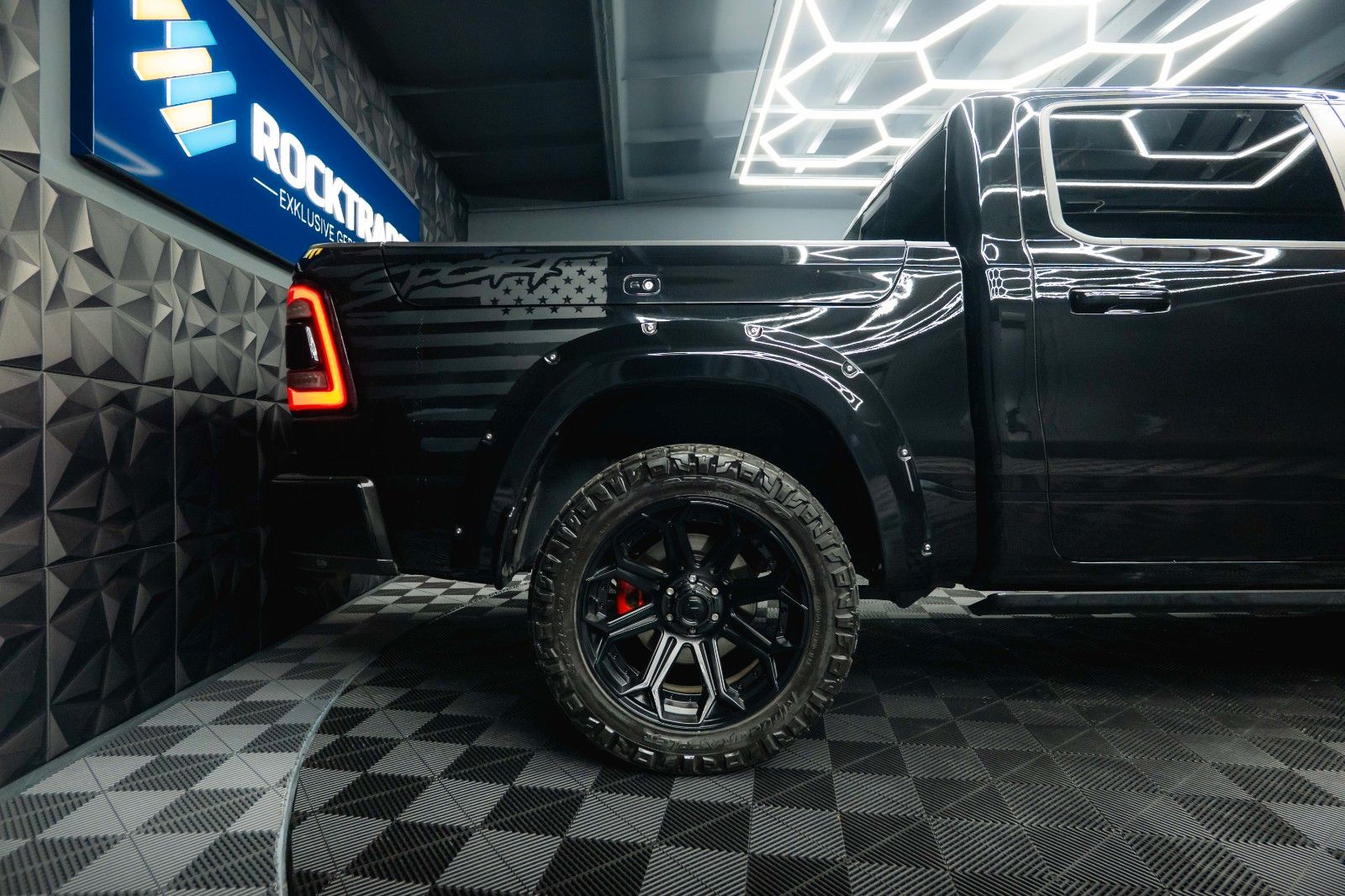 Fahrzeugabbildung Dodge RAM 5.7 V8 HEMI 4x4 NIGHT LARAMIE *Pano*RAMBOX*