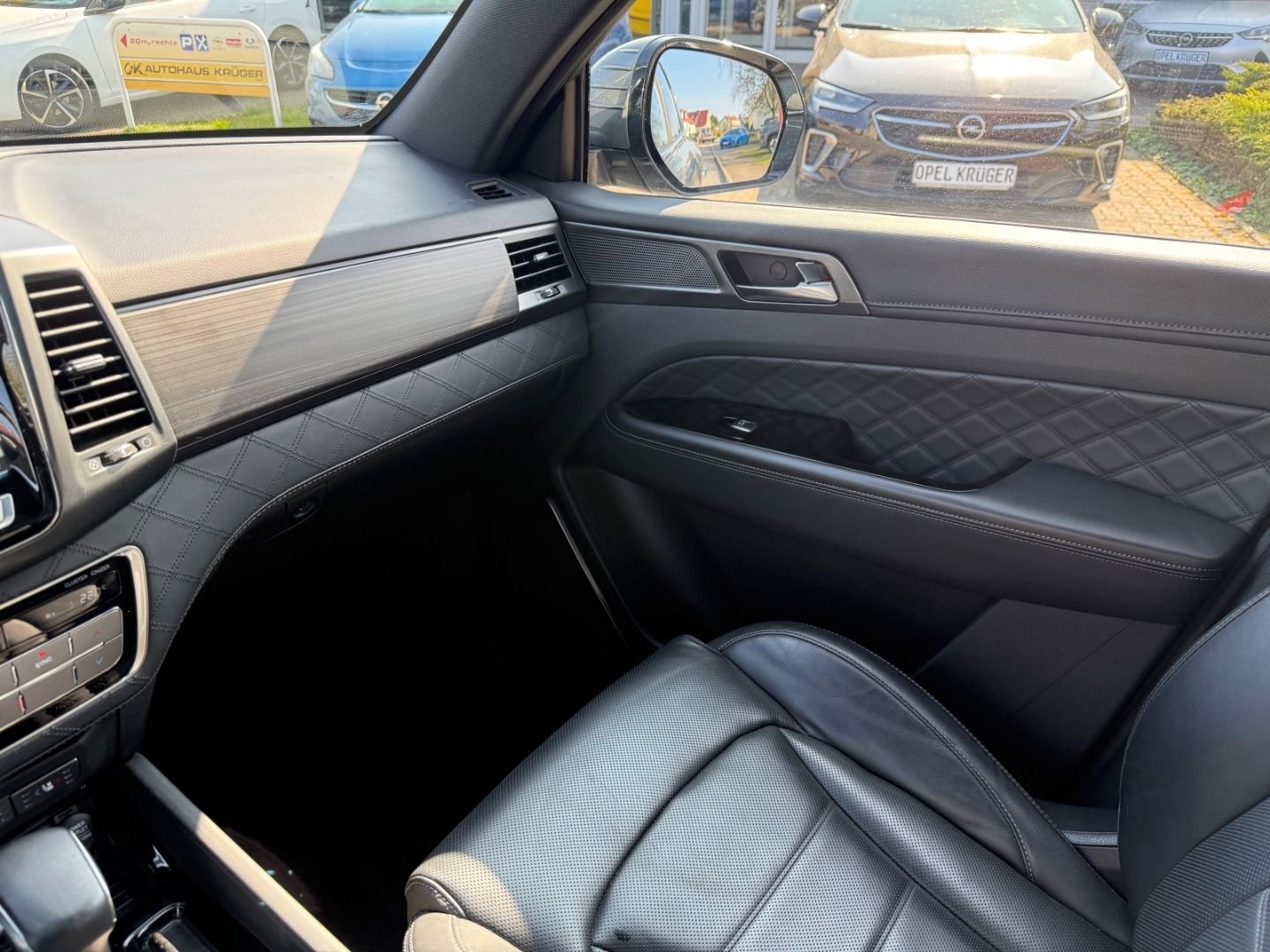 Fahrzeugabbildung KGM Rexton 2.2 AWD AT Sapphire Leder+SHZ+LHZ+Kamera