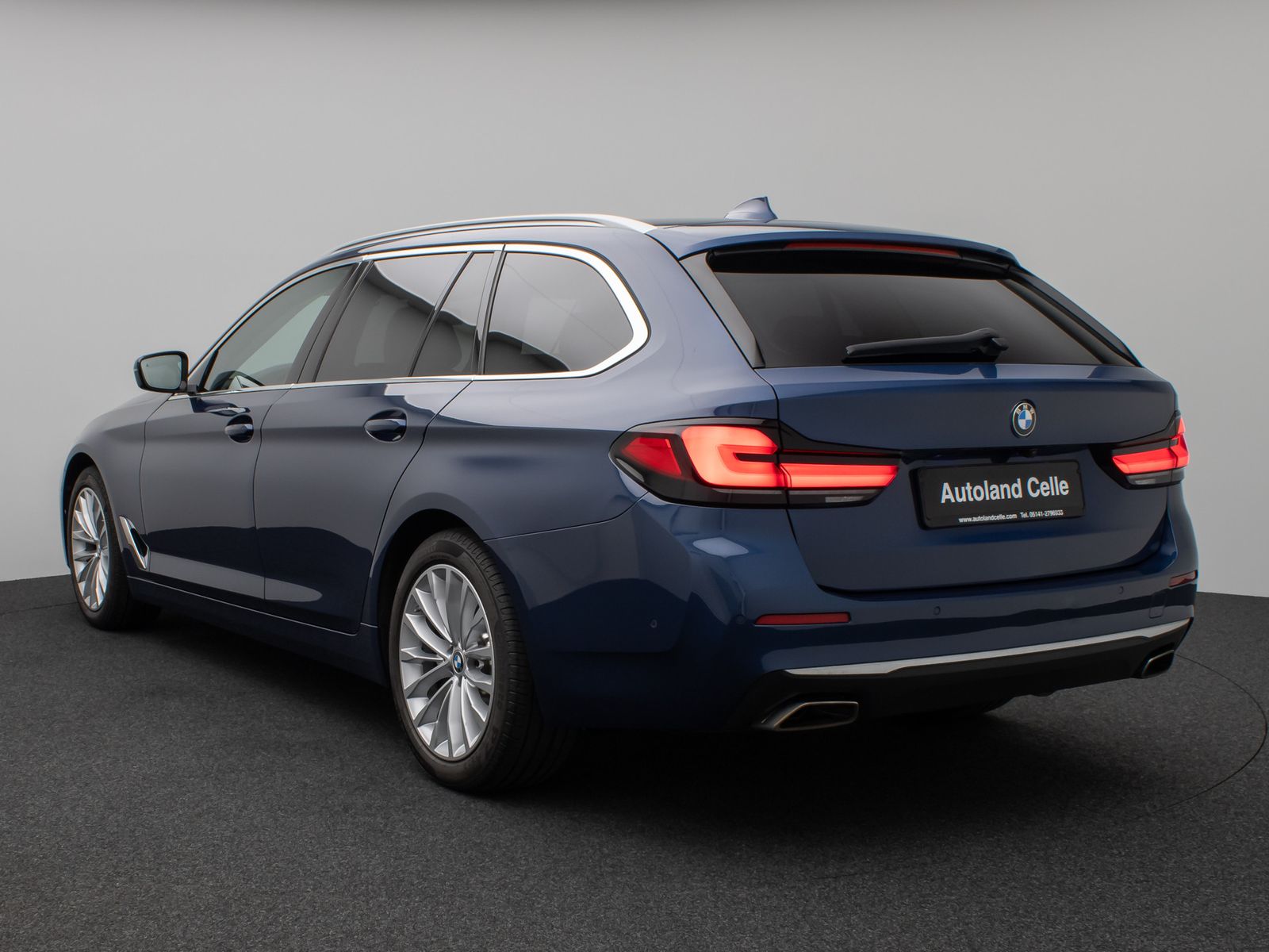Fahrzeugabbildung BMW 530d Luxury Line Panorama Kamera HUD DAB Sport
