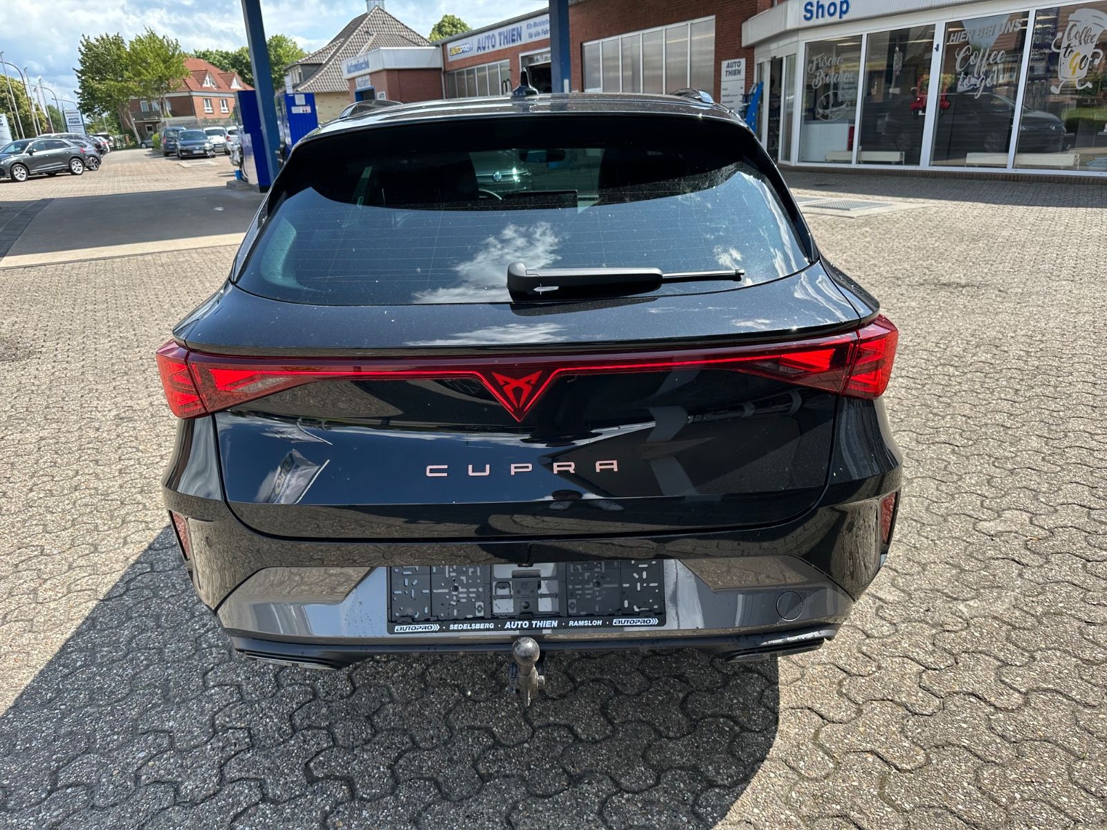 Fahrzeugabbildung CUPRA Leon ST 1.5 eTSI DSG Navi/AHK/LED/SHZG/18"