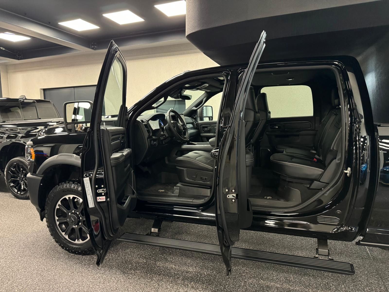 Fahrzeugabbildung Dodge RAM 2500 6.4-V8 LUFTFED. KABINE GLADIATOR XLE