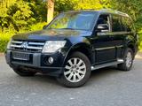 Mitsubishi Pajero 3.2 DI-D Instyle|NAVI|PANO|KAMERA|7SITZER - Mitsubishi Pajero mit Panoramadach