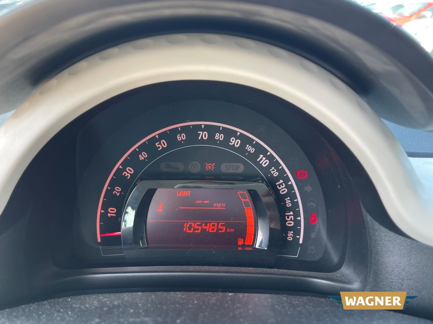 Fahrzeugabbildung Renault Twingo Dynamique leichter Frontschaden