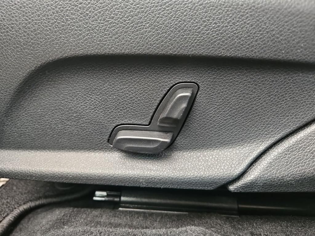 Fahrzeugabbildung Mercedes-Benz C 300 T AMG Totwi. HUD SHZ Ambie. LED Navi Sport