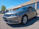 Volkswagen Passat Lim. Comfortline BlueMotion - Volkswagen Passat aus 2012 mit Diesel-Antrieb