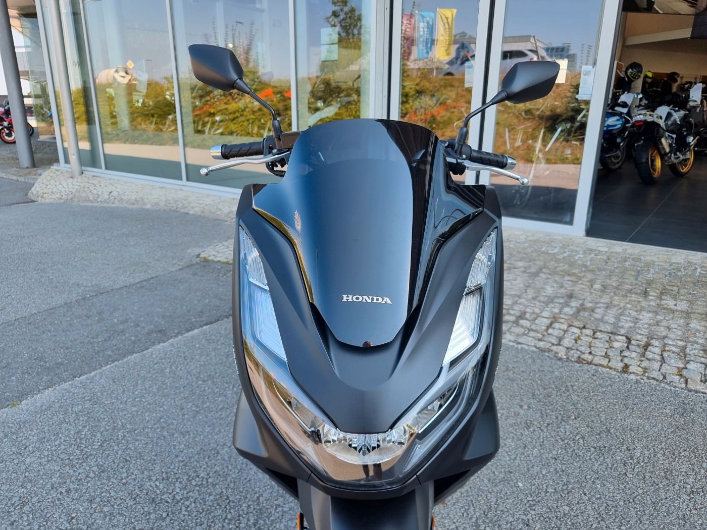 Fahrzeugabbildung Honda PCX 125 Modell 2024 sofort