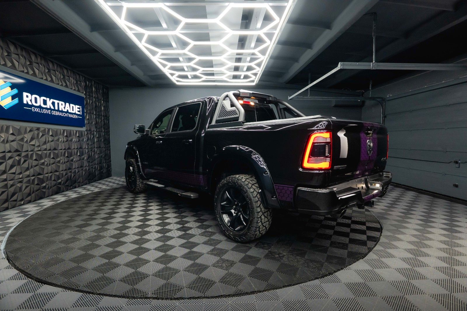 Fahrzeugabbildung Dodge RAM 5.7 V8 HEMI 4x4 OFFROAD Night-Paket *LED*19%