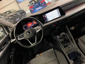 Volkswagen Golf VIII Lim. Life *LED*NAVI*PDC*AMBIENTE*CAR2X