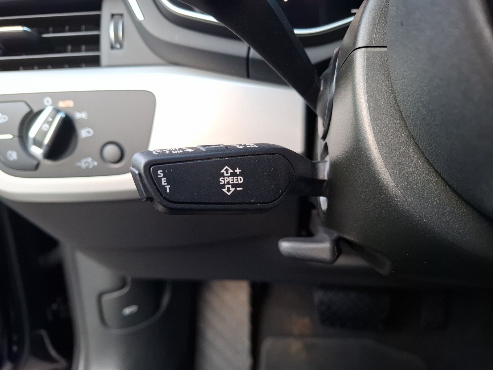 Fahrzeugabbildung Audi A4 Avant 35 TDI S-tronic LED Navi AID GRA RFK Le