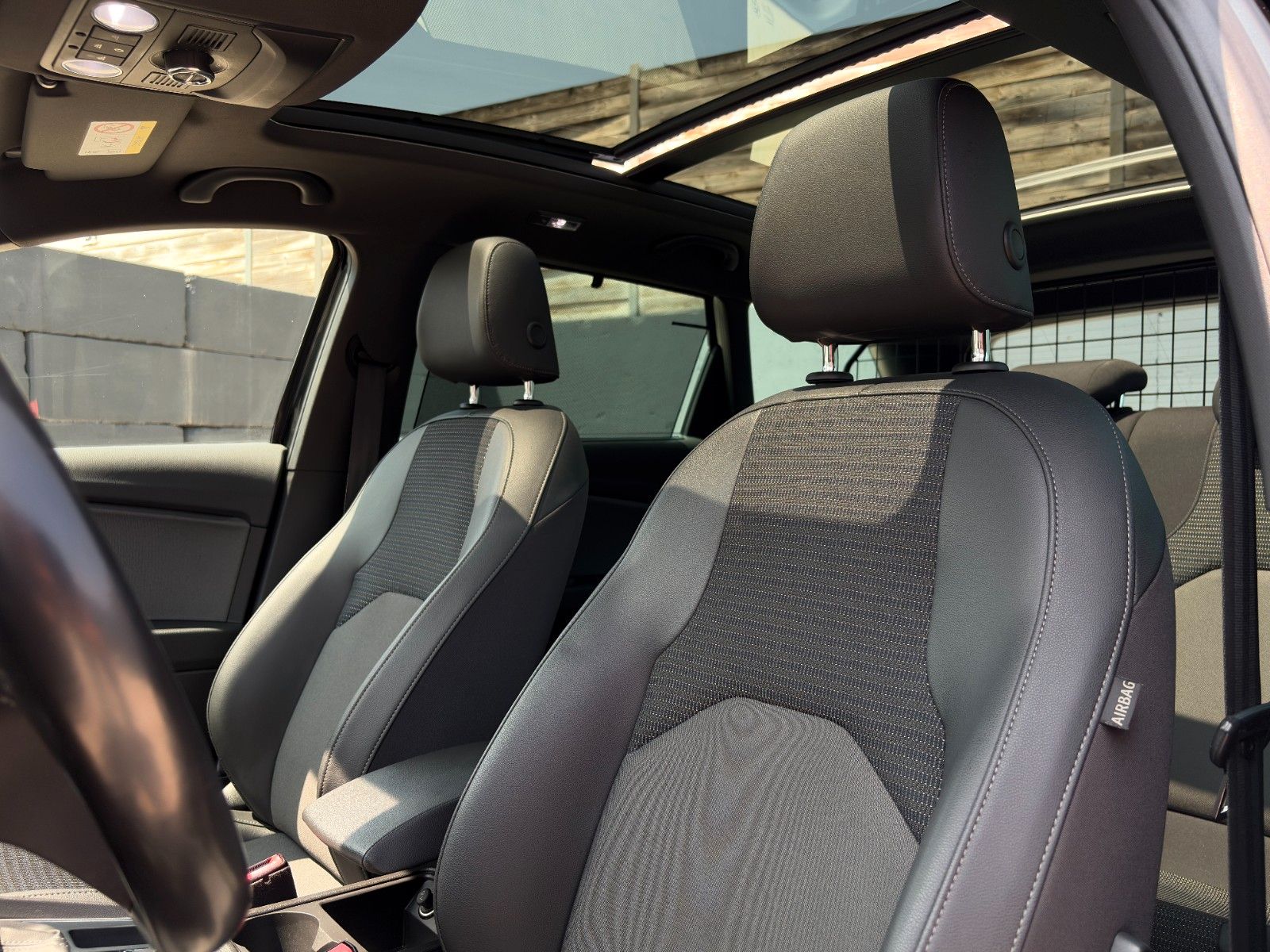 Fahrzeugabbildung SEAT Leon ST 1.5 TSI DSG Xcellence CarPlay PANO CAM