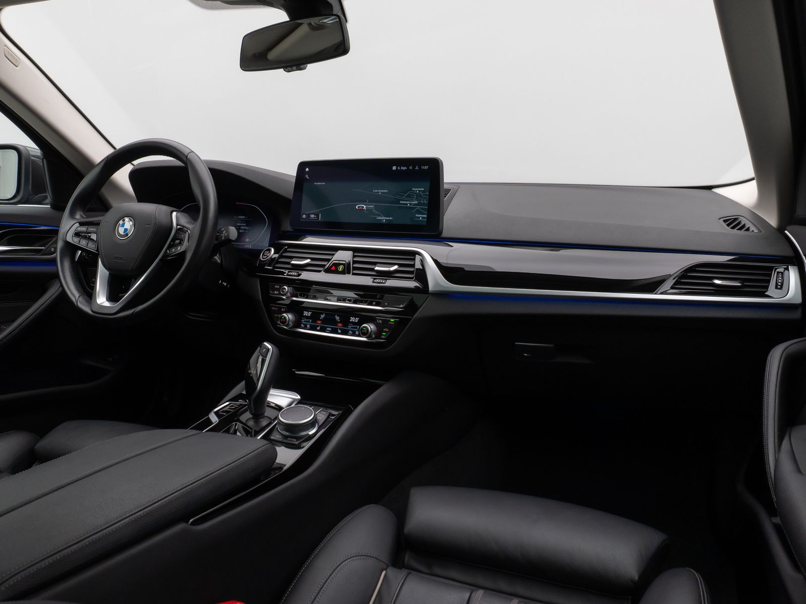 Fahrzeugabbildung BMW 530d Panorama Laser Kamera HUD DAB HiFi Komfort