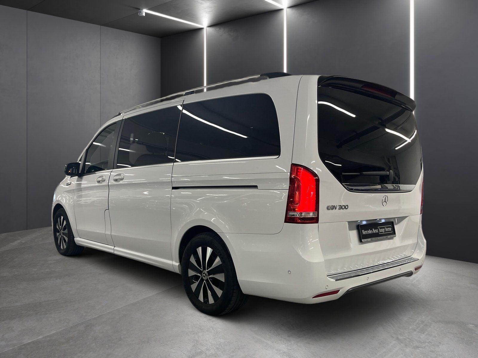 Fahrzeugabbildung Mercedes-Benz EQV 300 AVANTGARDE Lang*Totwink*Kamera*el.Heck*