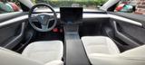 Tesla Model 3 RWD mit Restgarantie, Allwetter - rote Tesla Model 3
