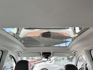 Volkswagen Caddy 2.0TDI DSG STYLE NAV PRO STANDH PANO 7SITZ