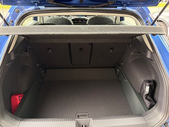 Fahrzeugabbildung Volkswagen T-Roc LIFE 1,5 eTSI DSG NAVI LED SHZ KEYLESS KAM