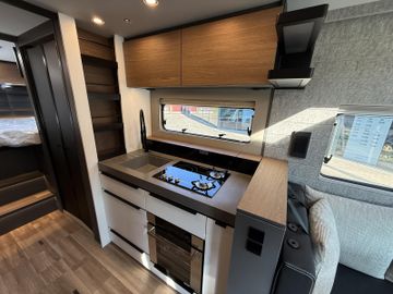 Niesmann + Bischoff Arto 84