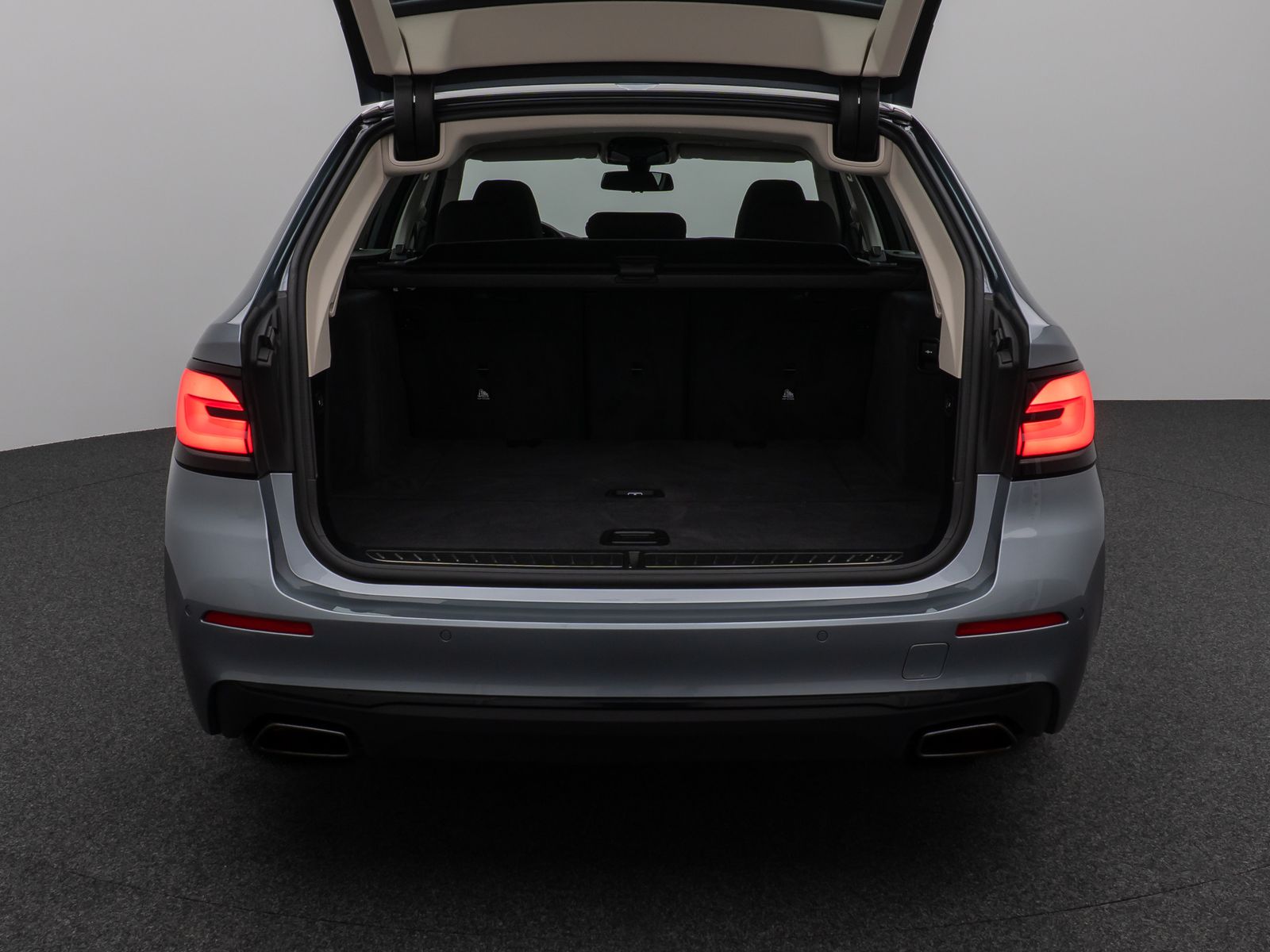 Fahrzeugabbildung BMW 520d xD Panorama Kamera DAB HiFi ACC 4xKlima