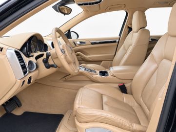 Porsche Cayenne - 9