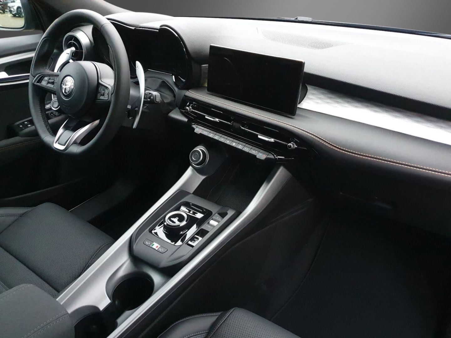 Fahrzeugabbildung Alfa Romeo Tonale Ibrida-VELOCE Ibrida 175 - 1.5 VGT Hybrid