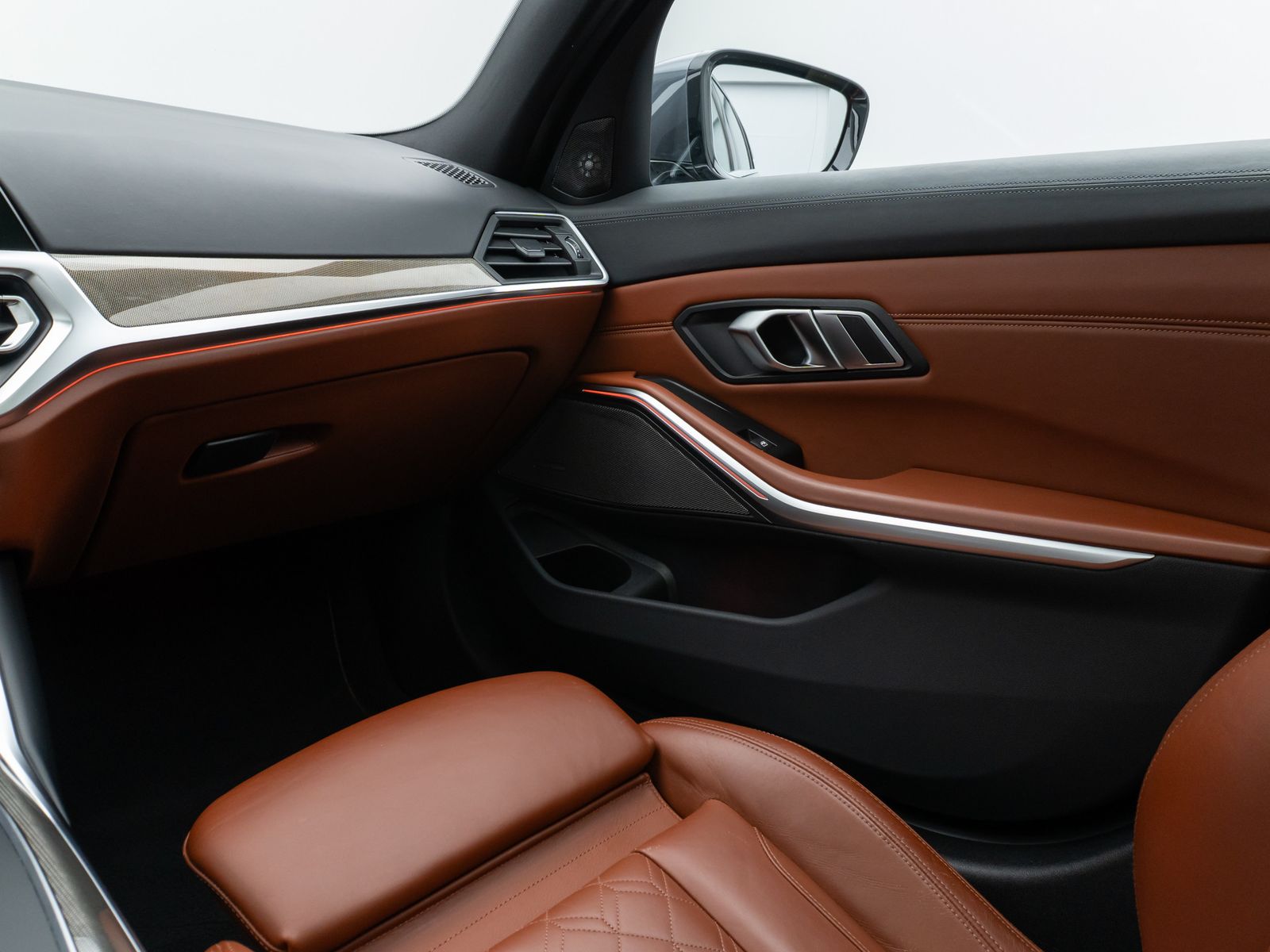 Fahrzeugabbildung BMW 320d Sport Line Panorama Kamera HUD DAB H/K AHK