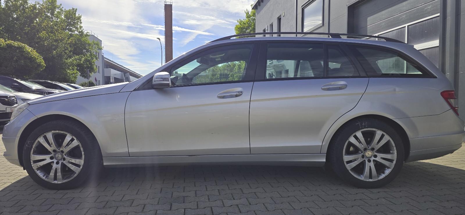 Mercedes-Benz C200 2009 — rear view