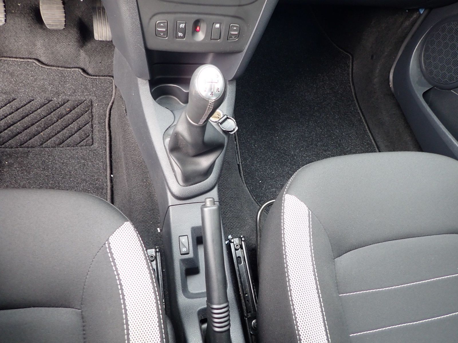 Fahrzeugabbildung Dacia Sandero STEPWAY TCe 90 ANNIVERSARY/NAVI/AHK/