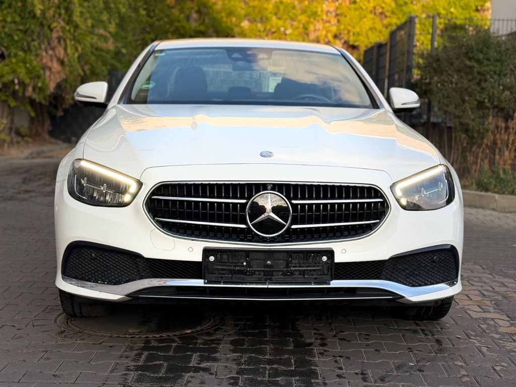 Image of Mercedes-Benz E 300