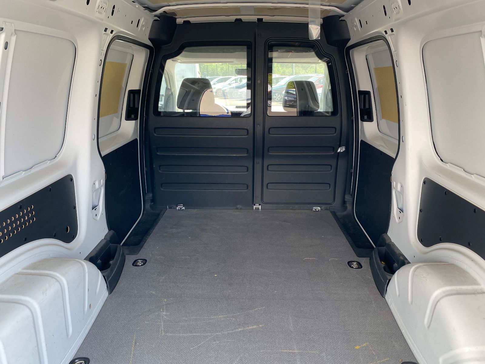 Fahrzeugabbildung Volkswagen Caddy Maxi ABTe Kasten Klima SHZ PDC Bi-Xenon