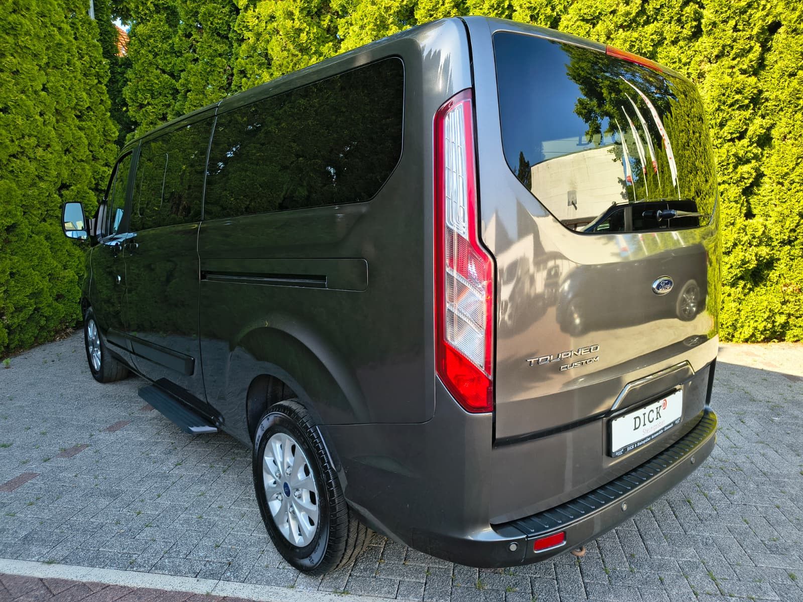 Fahrzeugabbildung Ford Tourneo Custom 320 Aut. L2 BI-XEN+SHZ+CARPLAY+8S