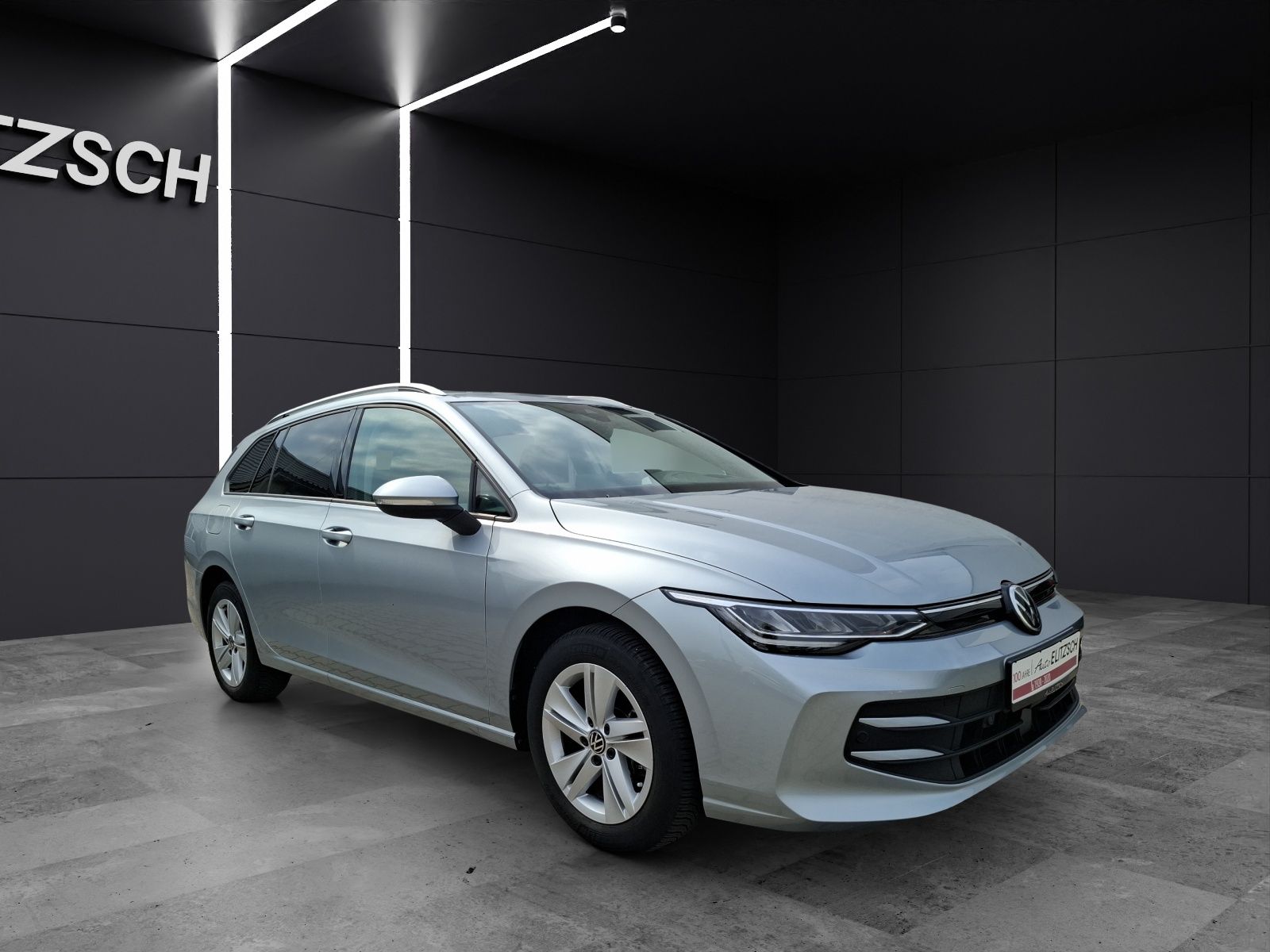 Fahrzeugabbildung Volkswagen Golf VIII Variant TDI Life DSG LED Navi AID HUD