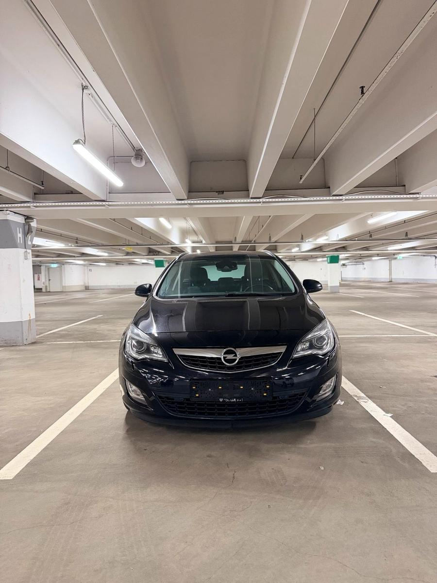 Opel Astra 2011 — photo 5
