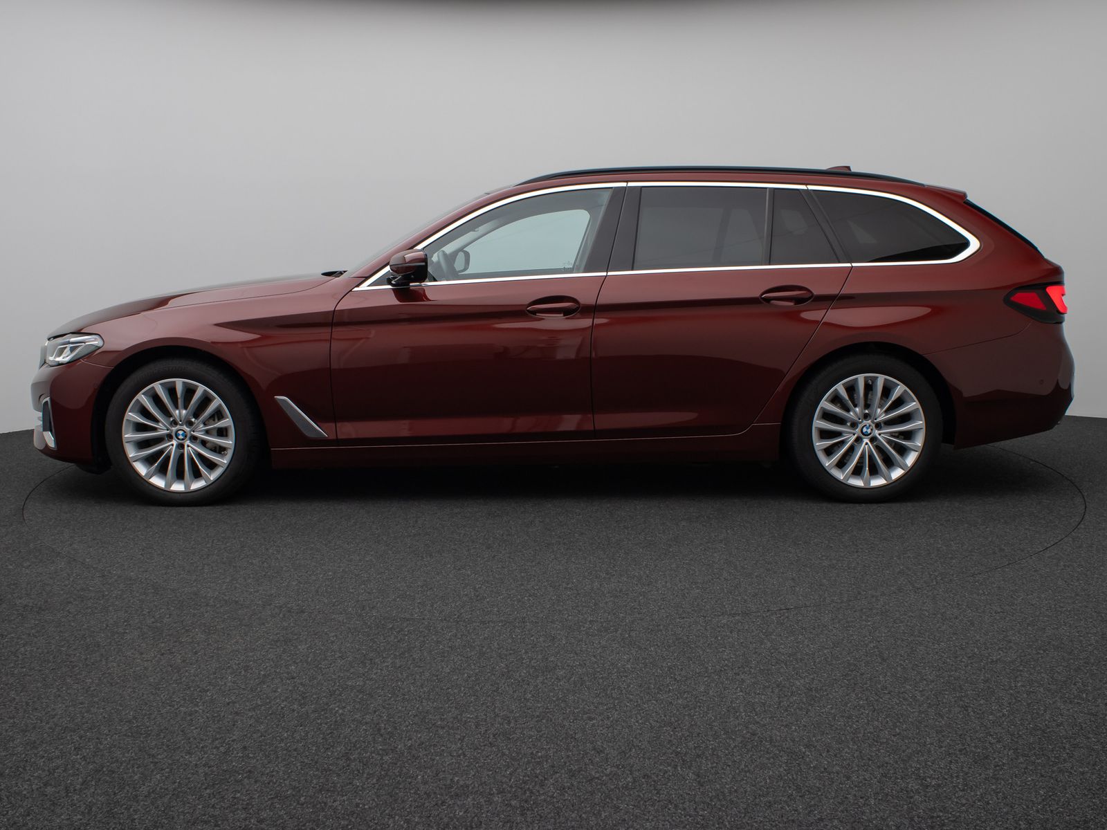 Fahrzeugabbildung BMW 540d xD LuxuryLine 360°Laser HUD DAB H/K Komfort