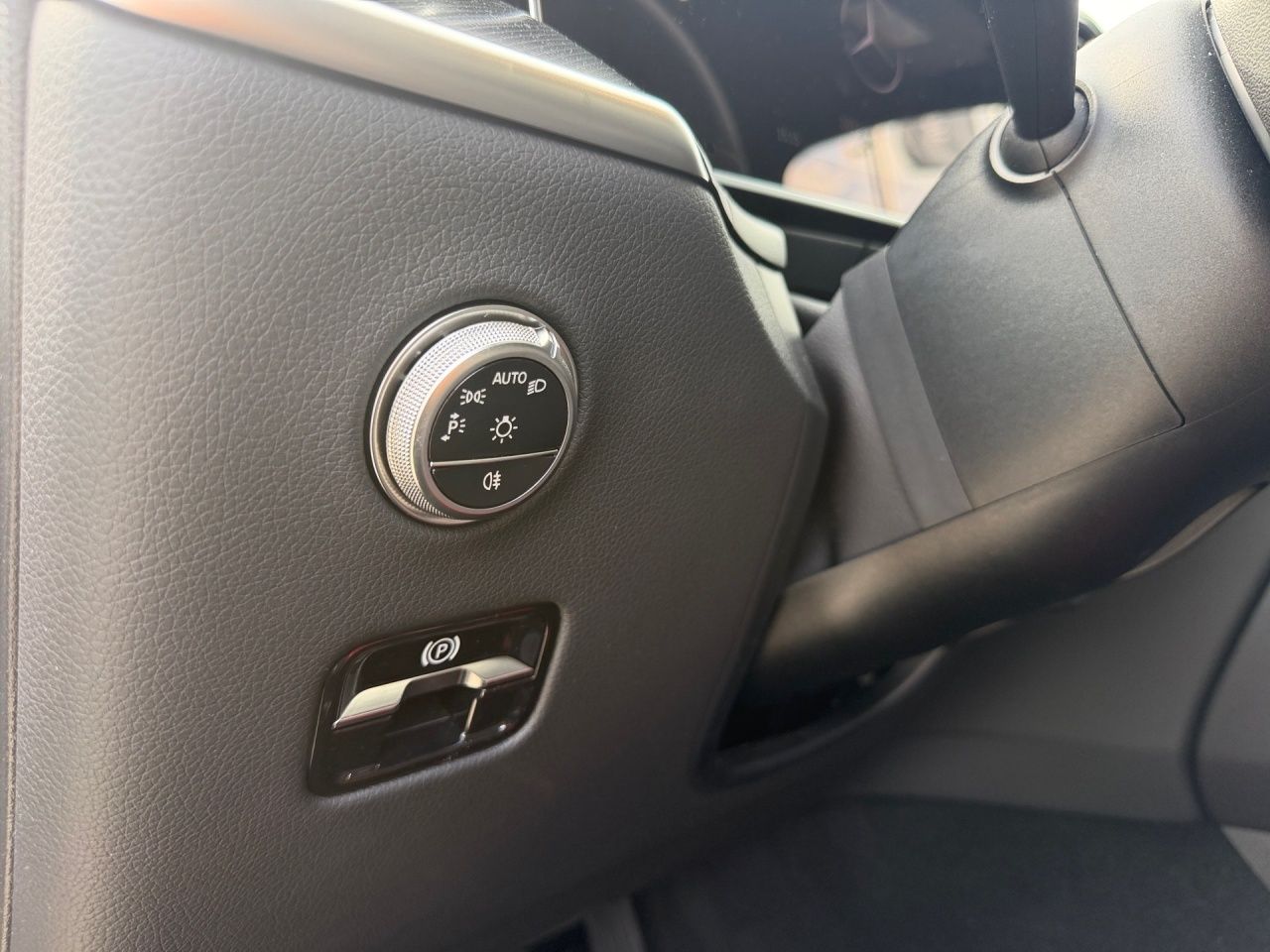 Fahrzeugabbildung Mercedes-Benz GLC 200 4M AVANTGARDE+AHK+AMBIENTE+LED+KAM+CARPL