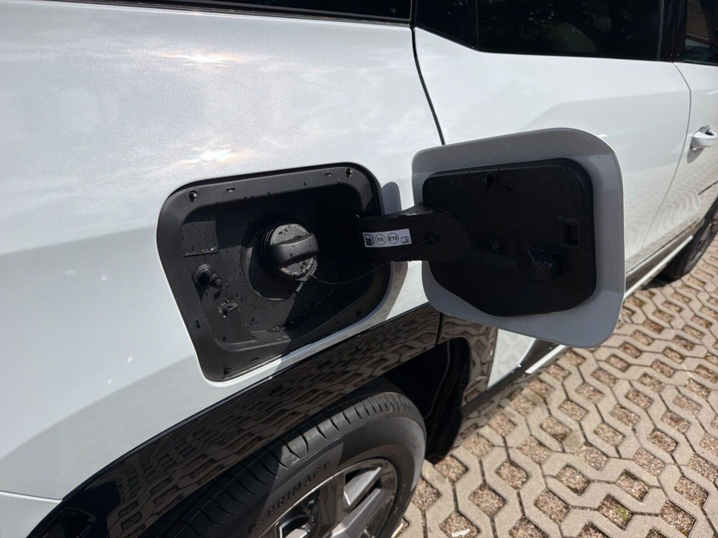 Fahrzeugabbildung Jeep Compass MY26 FIRST EDITION E-HYBRID PANO VOLL