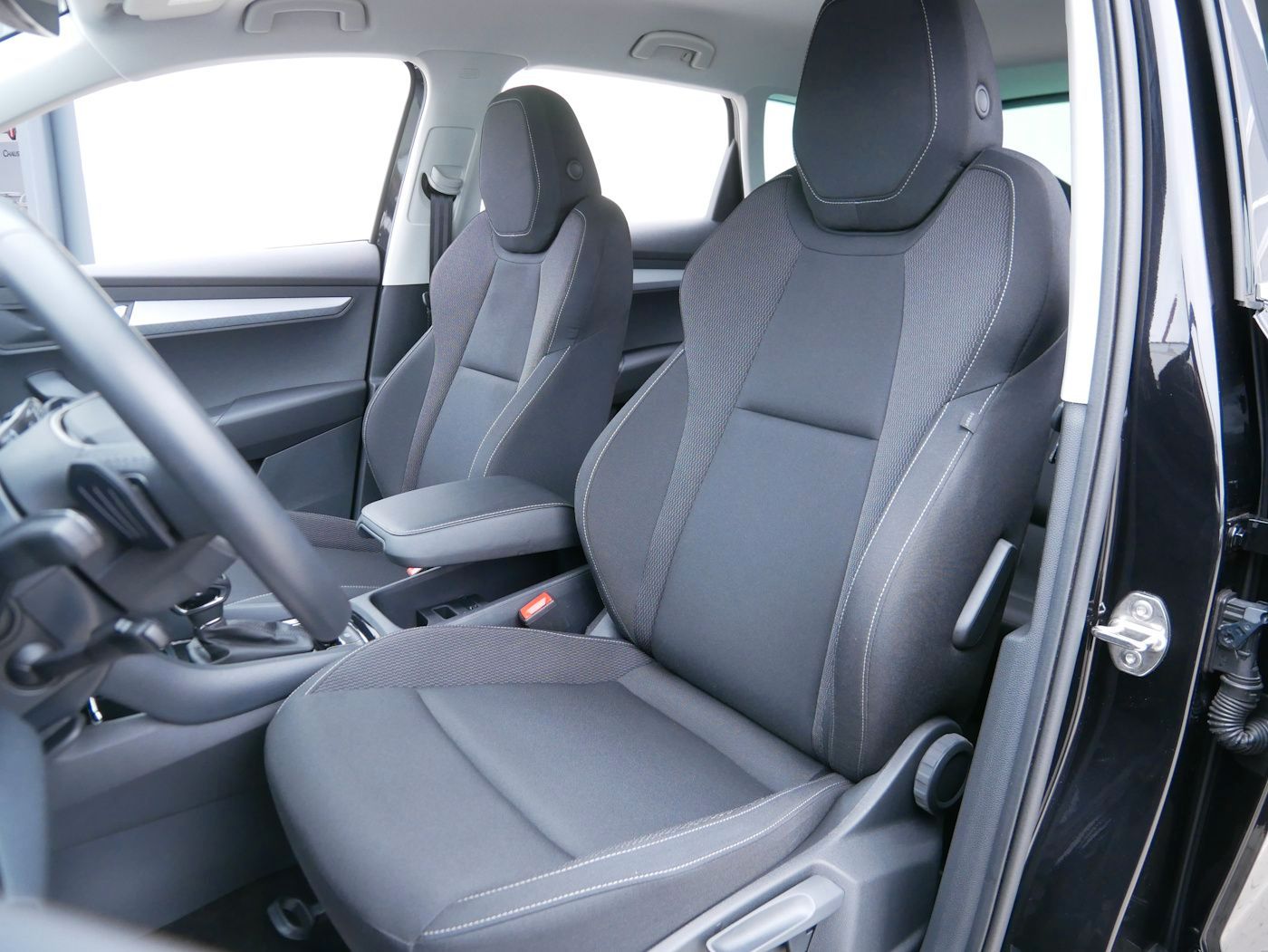 Fahrzeugabbildung SKODA Karoq 1.5 TSI Selection NEU40T DSG ACC SHZ+LHZ