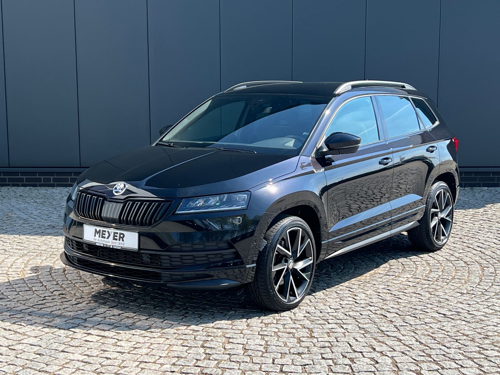 Fahrzeugabbildung SKODA Karoq Sportline 2.0 TDI DSG 4x4 "AHK, Matrix-LED