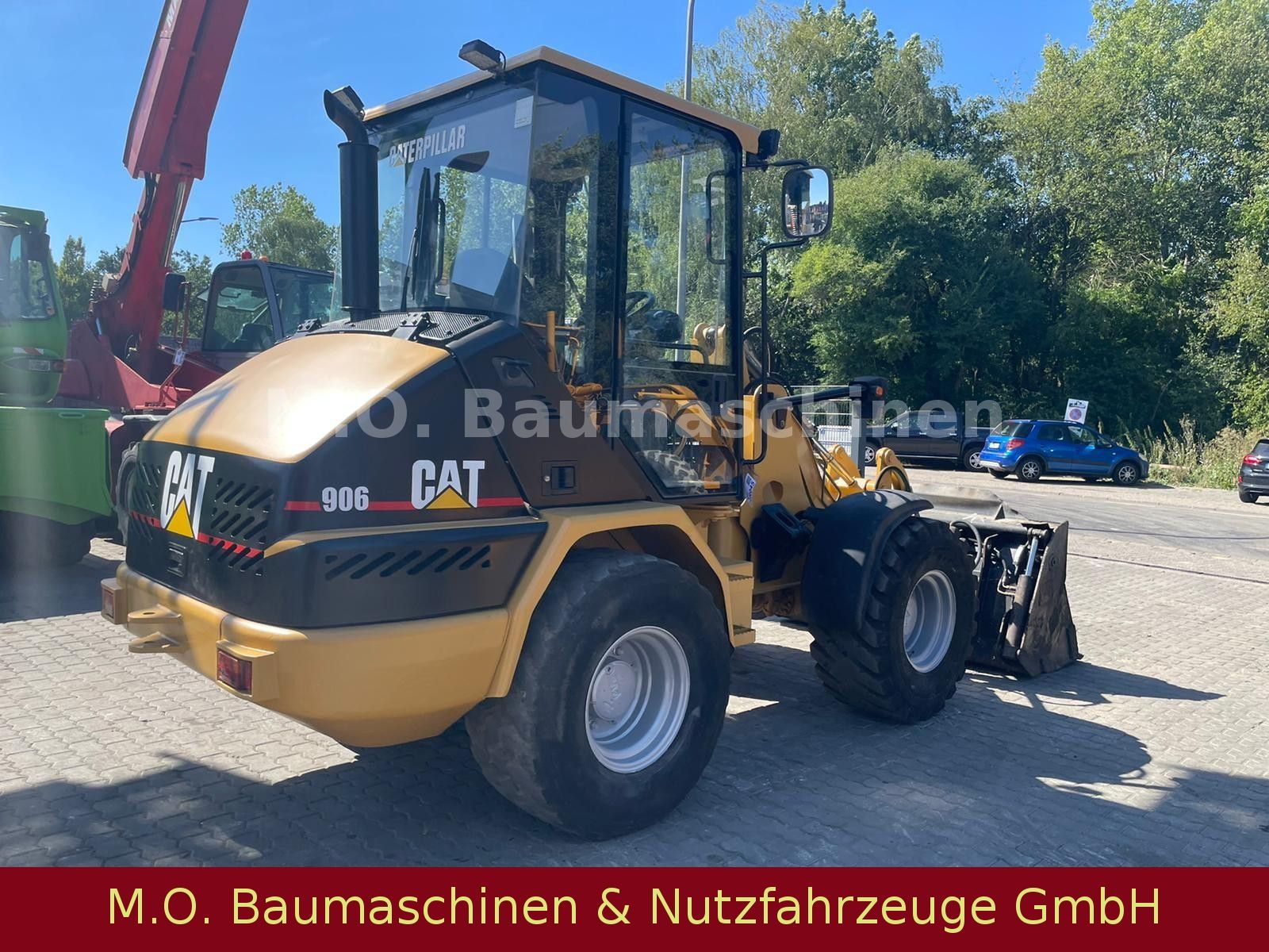 Fahrzeugabbildung CAT 906  / Klappschaufel /  SW /